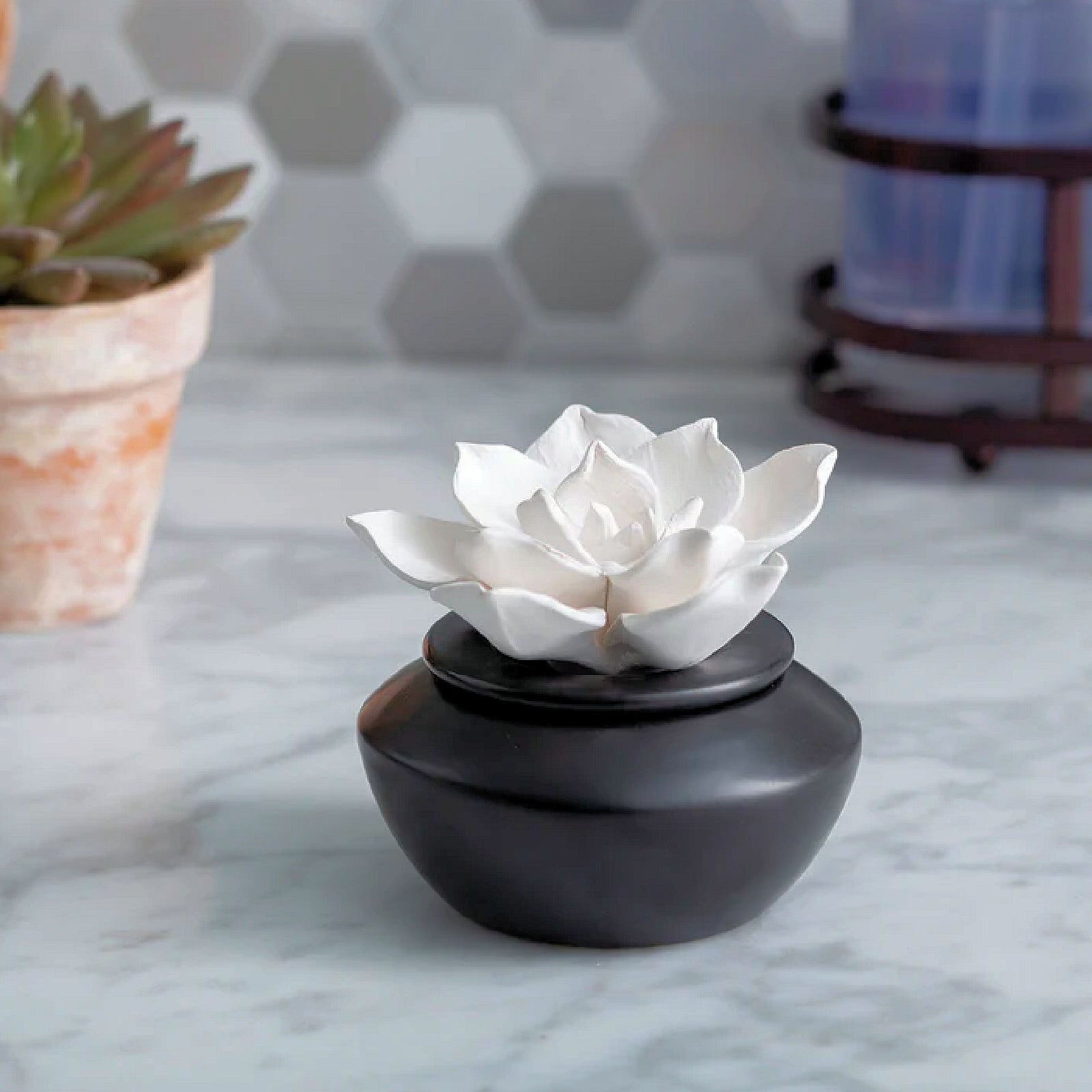 Gardenia porcelain diffuser
